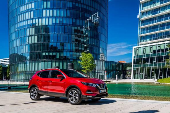 Atjauninātā otrās paaudzes Nissan Qashqai krosovera apskats
