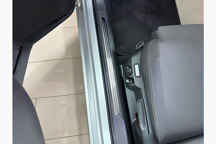 Volkswagen Passat B8 2015–2023 OmsaLine iekšējo sliekšņu uzlikas (4 gab., nerūsējošais tērauds) Image