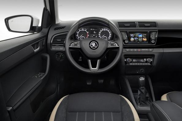 Atjauninātais Skoda Fabia Combi trešās paaudzes universālis Foto 4