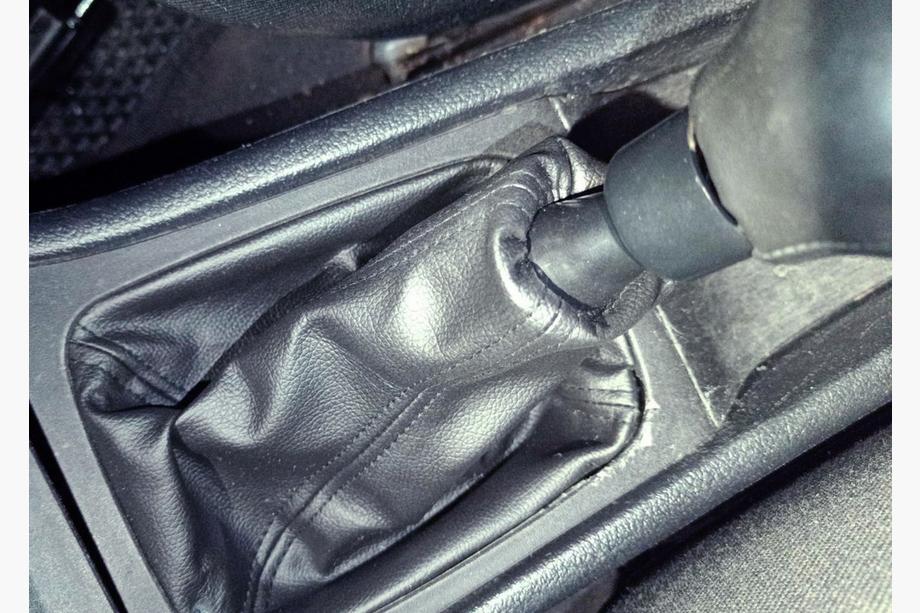 Opel Astra G Classic 1998–2012 Pārnesumu pārslēga manžete V1 (ar rāmi) Image