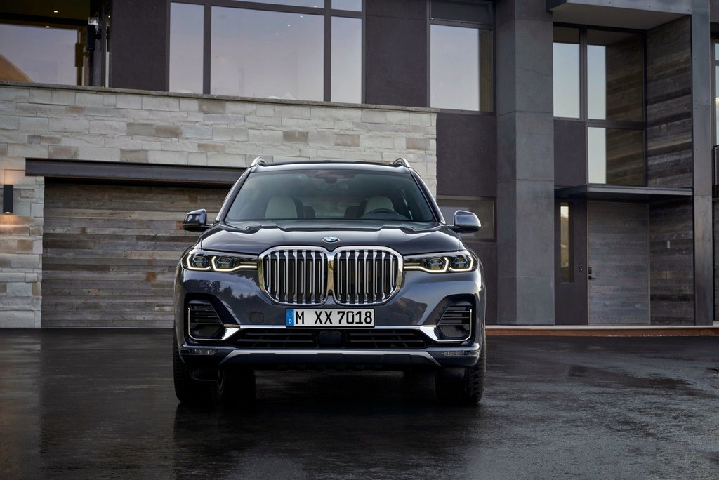 BMW X7 flagmanisks krosovers