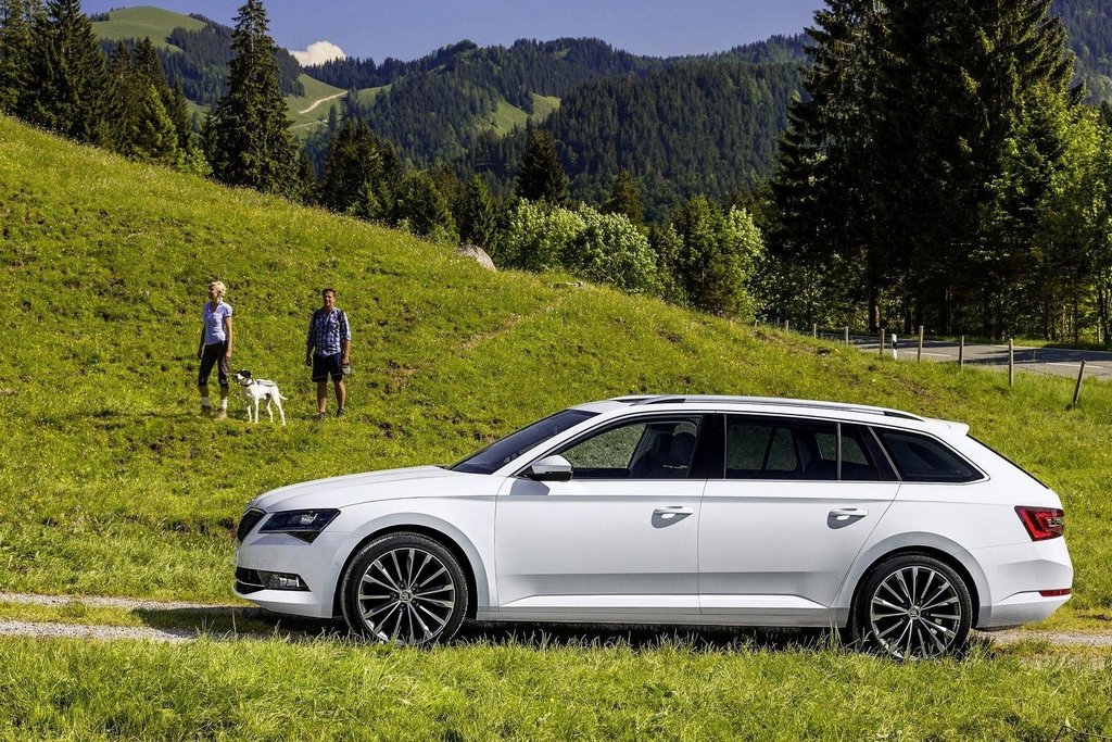 Skoda Superb Combi trešās paaudzes apskats