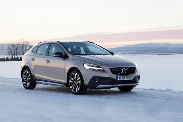 Volvo V40 Cross Country hečbeka bezceļu versijas apskats