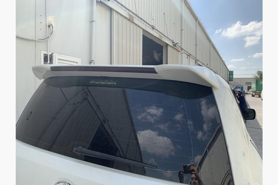 Toyota Land Cruiser 200 2007–2021 LED spoileris (2016-2021) Foto 5