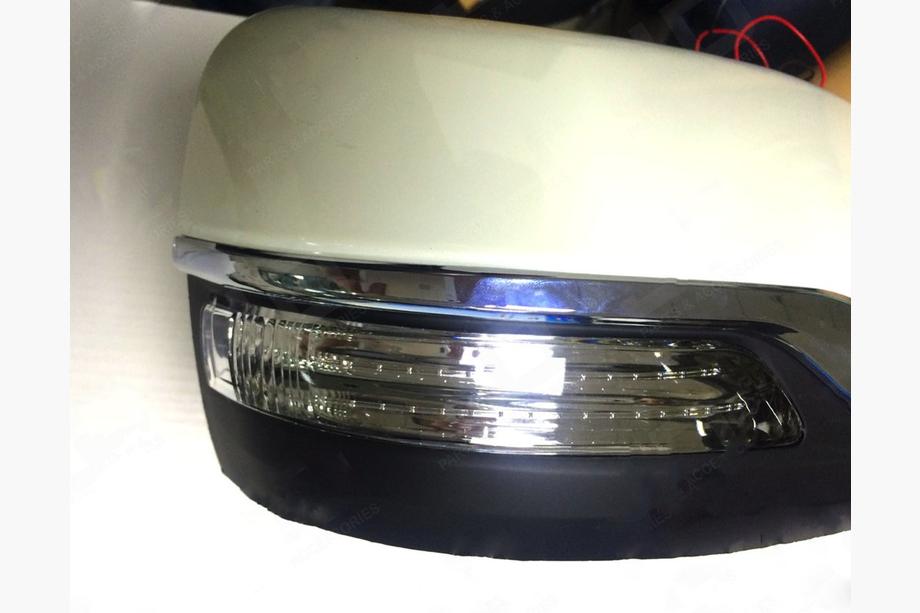 Toyota Land Cruiser 200 2007–2021 Spoguļu vāciņi (bez pagrieziena rādītāja, stils 2016) Kreisā puse, melna krāsa Foto 5