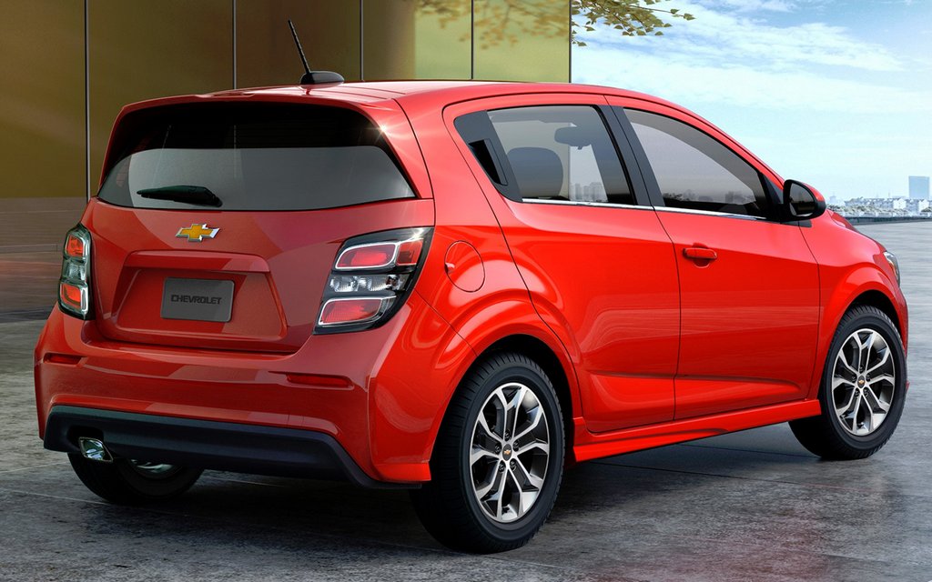 Atjauninātais hečbeks Chevrolet Aveo