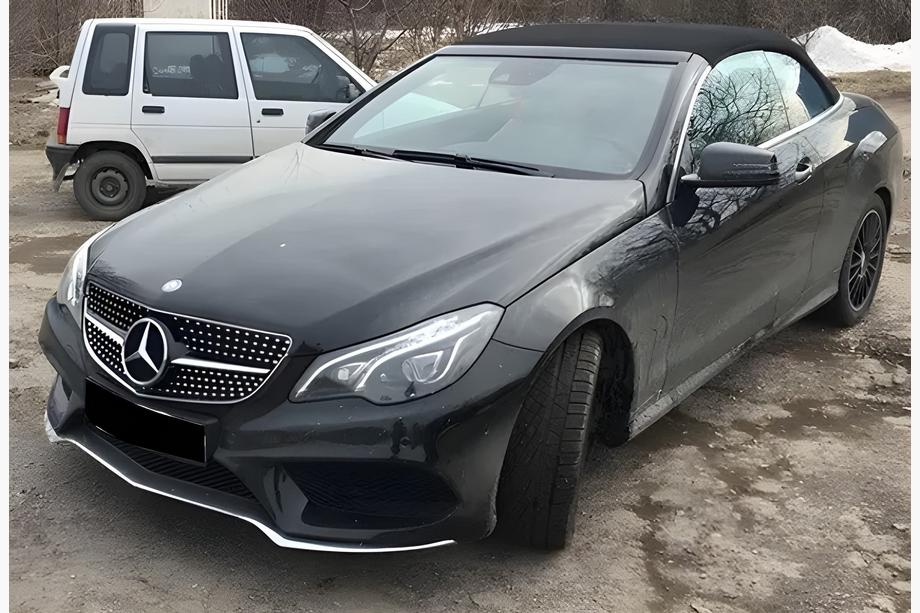 Mercedes E-klase kupeja C207 2010–2017 Priekšējā radiatora reste (2014-2016, Diamond Silver) Image