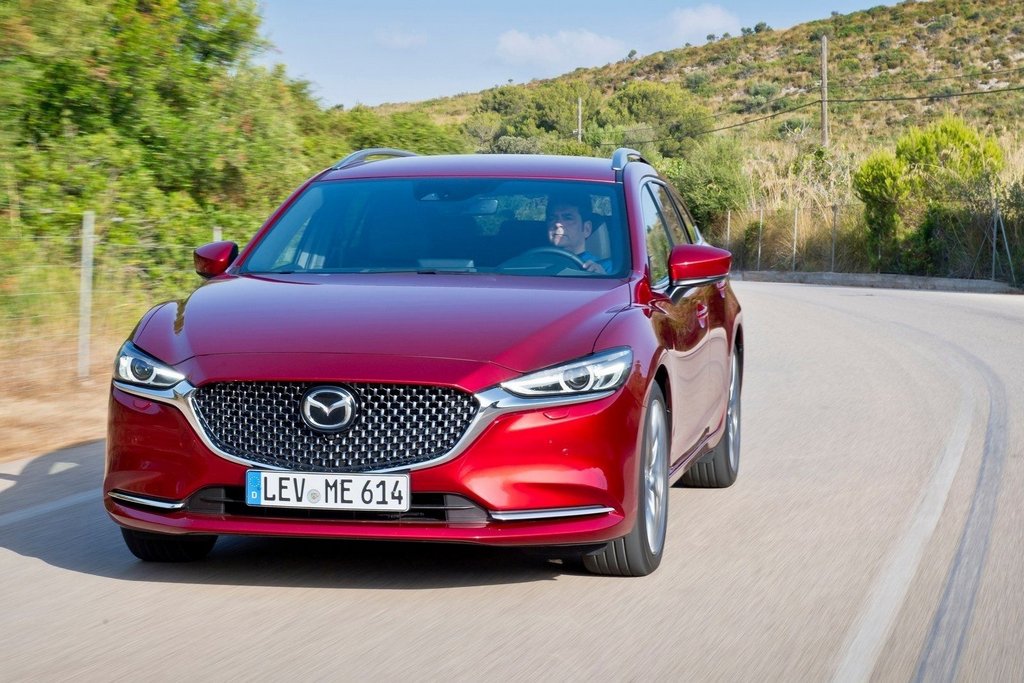 Atjauninātā universāļa mazda6 SW apskats