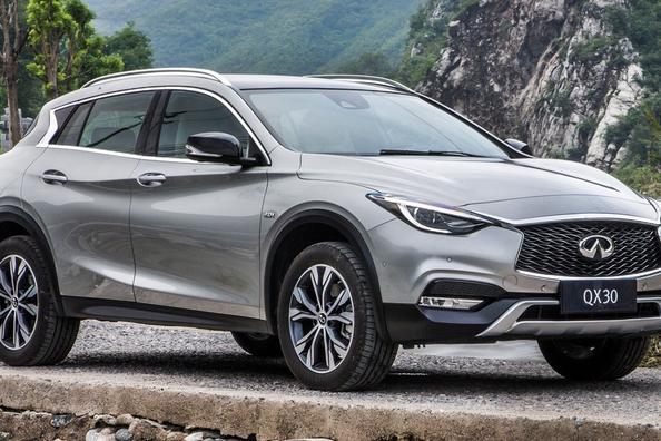 Kompaktā krosovera Infiniti QX30 apskats