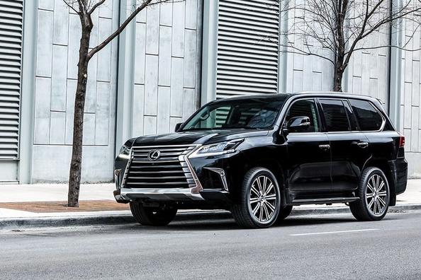 Atjauninātā SUV Lexus LX apskats
