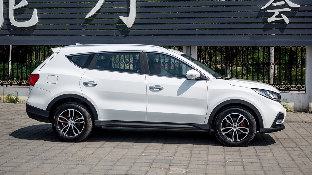 Atjauninātā Dongfeng 580 krosovera apskats