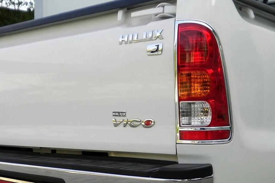 Toyota Hilux 2006–2015 Aizmugurējo stop lukturu uzlikas 2004-2008 (2 gab., plastmasa) Image