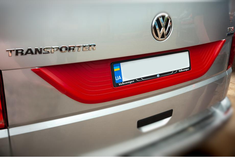 Volkswagen T6 2015–2024 Plastmasas uzlika bagāžnieka vākam Foto 2