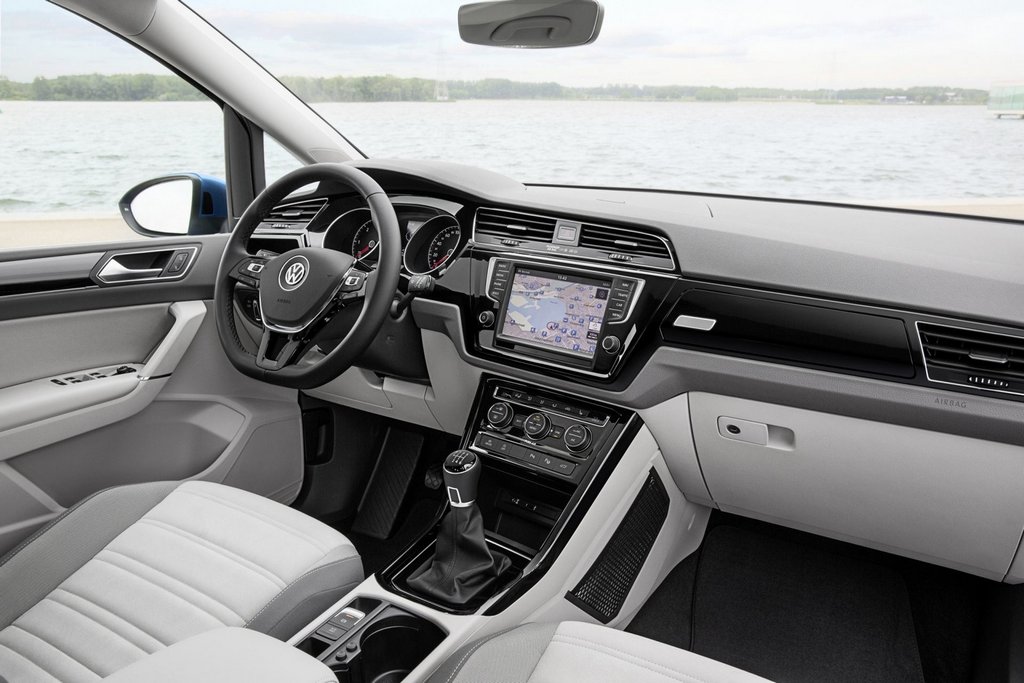 Kompaktā minivena Volkswagen Touran apskats