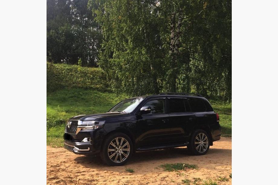 Toyota Land Cruiser 200 2007–2021 Virsbūves bodykit komplekts 2016↗ (Modelista V3) Melna krāsa Foto 10