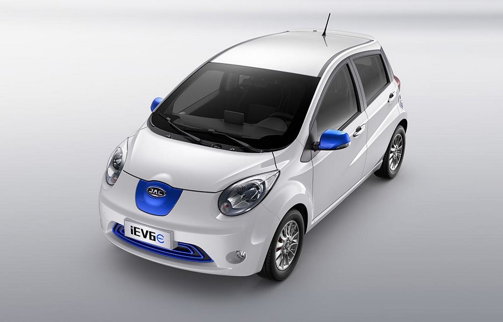 Elektriskā kompaktā hečbeka JAC iEV6E apskats
