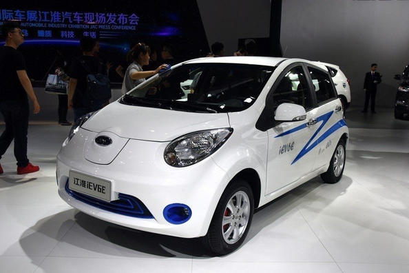 Elektriskā kompaktā hečbeka JAC iEV6E apskats