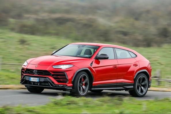 Lamborghini Urus krosovera apskats