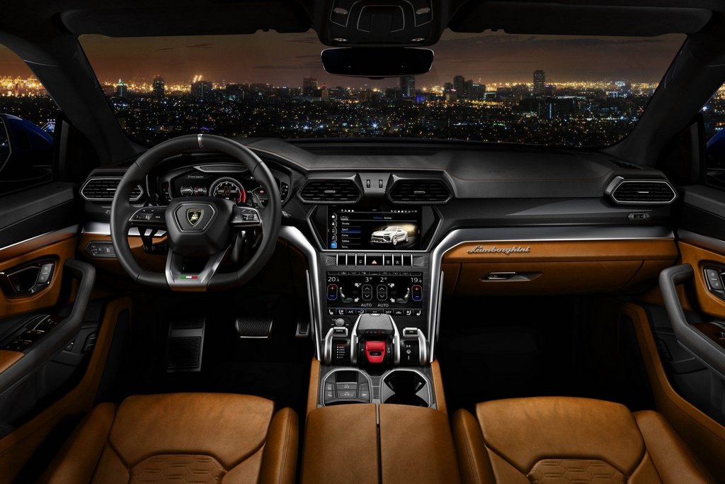 Lamborghini Urus krosovera apskats