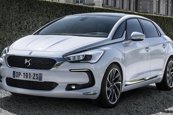 Piecdurvju hečbeka Citroen DS5 apskats