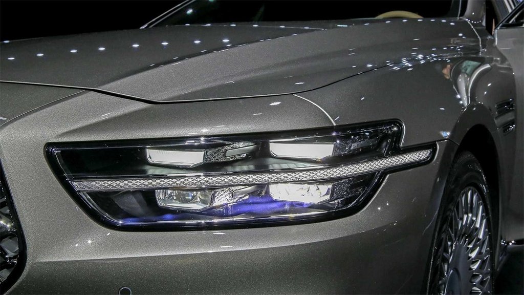 Premium sedana Genesis G90 apskats