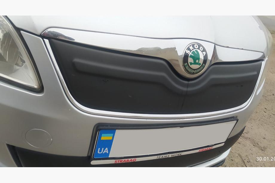 Skoda Fabia 2007–2014 Ziemas pārsegs radiatora režģim (2011-2014, augšējais) Image