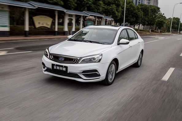Atjaunināts sedans Geely Emgrand 7