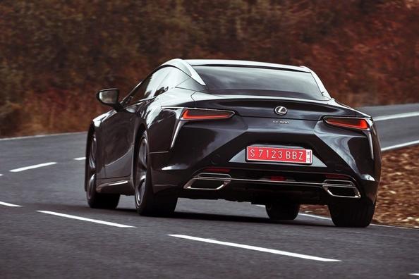 Sporta kupejas Lexus LC 500 apskats