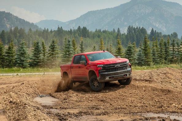 Jaunās paaudzes Chevrolet Silverado pikapa apskats Foto 8