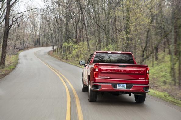 Jaunās paaudzes Chevrolet Silverado pikapa apskats Foto 7