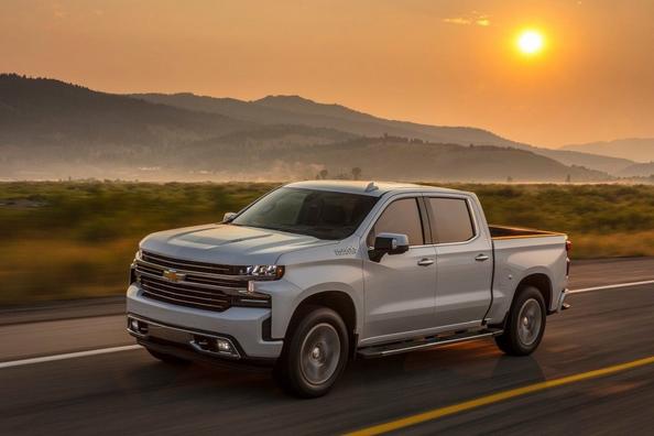 Jaunās paaudzes Chevrolet Silverado pikapa apskats Foto 1