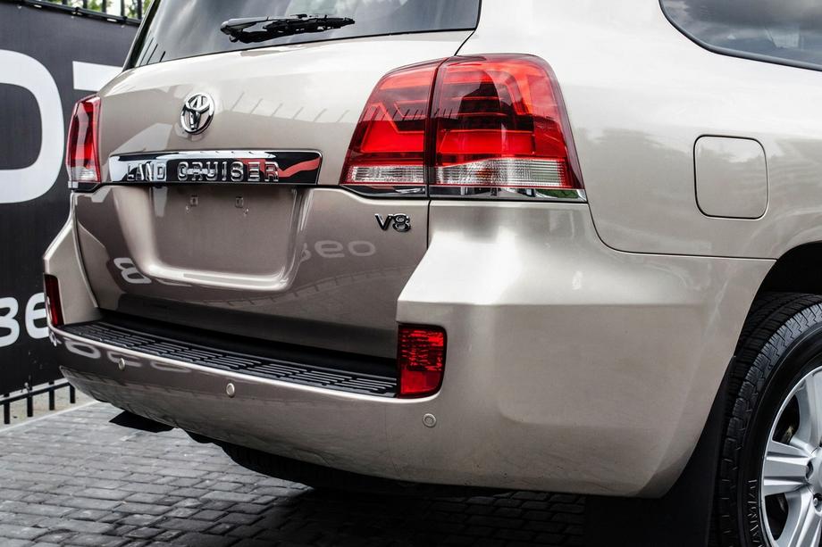 Toyota Land Cruiser 200 2007–2021 Aizmugurējie lukturi 2007-2015 V1 (dizains 2016+) Image