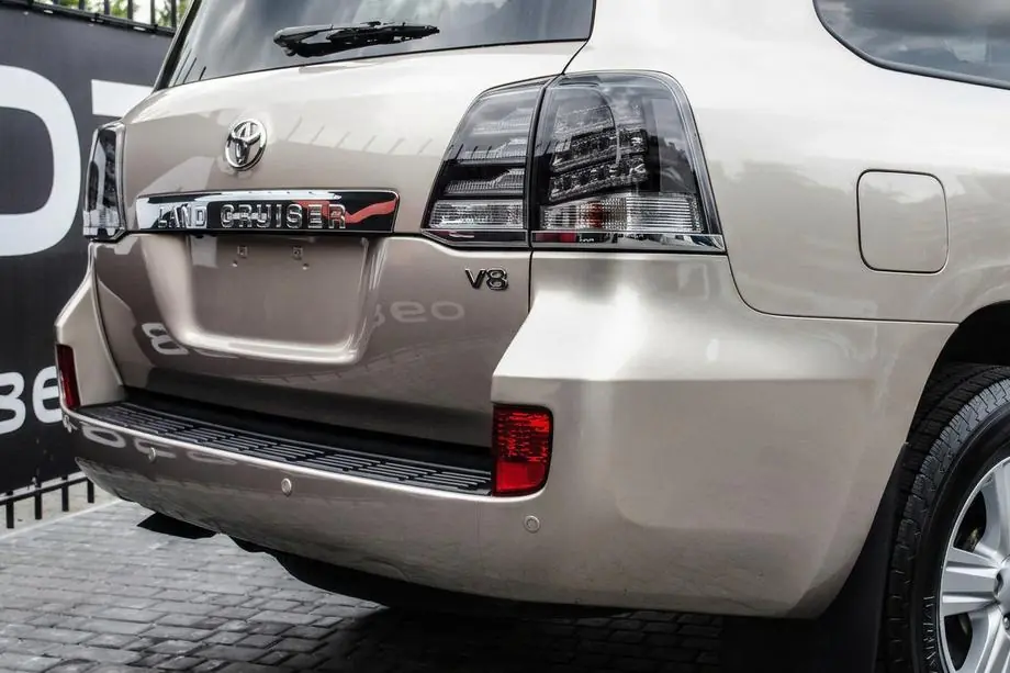 Toyota Land Cruiser 200 2007–2021 Aizmugurējie lukturi 2007-2015 (BlackEdition) Image