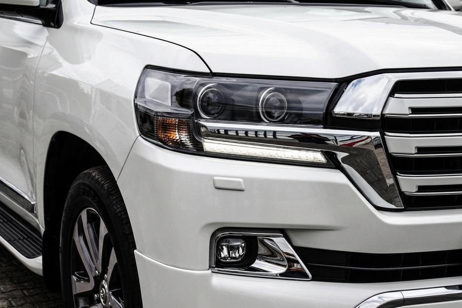 Toyota Land Cruiser 200 2007–2021 Priekšējie lukturi 2016+ (Executive) Image