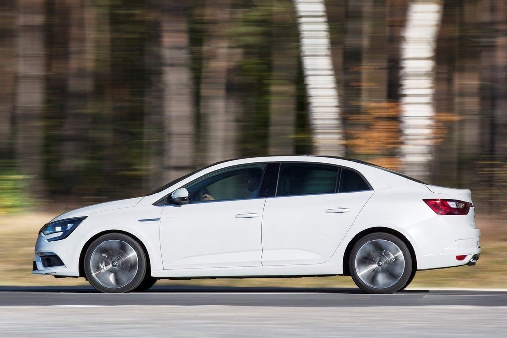 Renault Megane ceturtās paaudzes sedana apskats