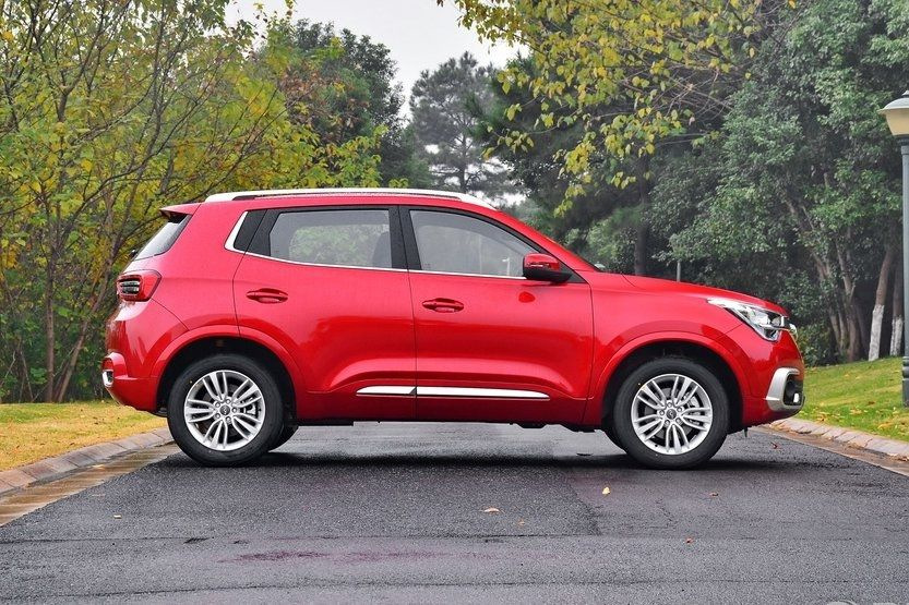 Kompakts pilsētas krosovers Chery Tiggo 4