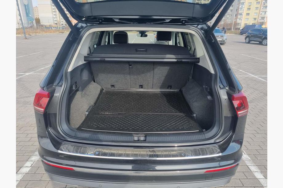 Volkswagen Tiguan 2016–2023 Aizmugurējā bufera uzlika (Carmos, nerūsējošais tērauds) Image