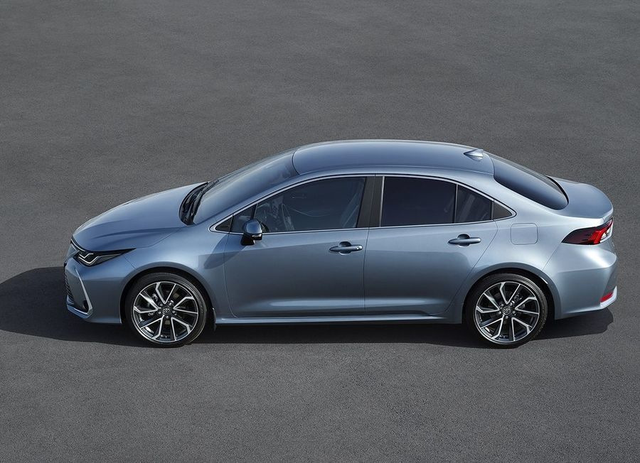 Toyota Corolla divpadsmitās paaudzes sedana apskats