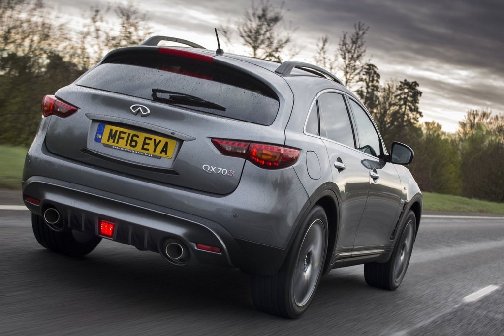 Infiniti QX70 krosovera apskats