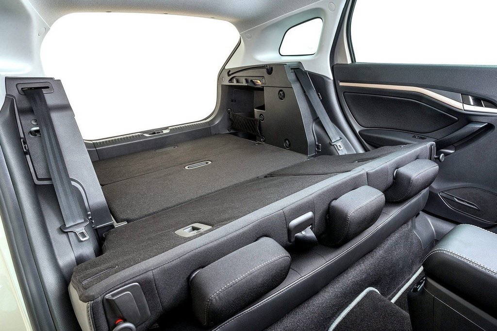 Universāļa Lada Vesta SW apskats