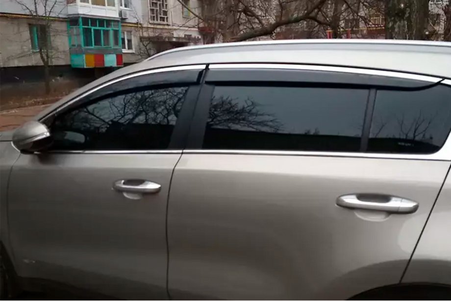 Kia Sportage 2015–2021 Logu vēja deflektori ar hromētu līsti (4 gab., HIC) Image