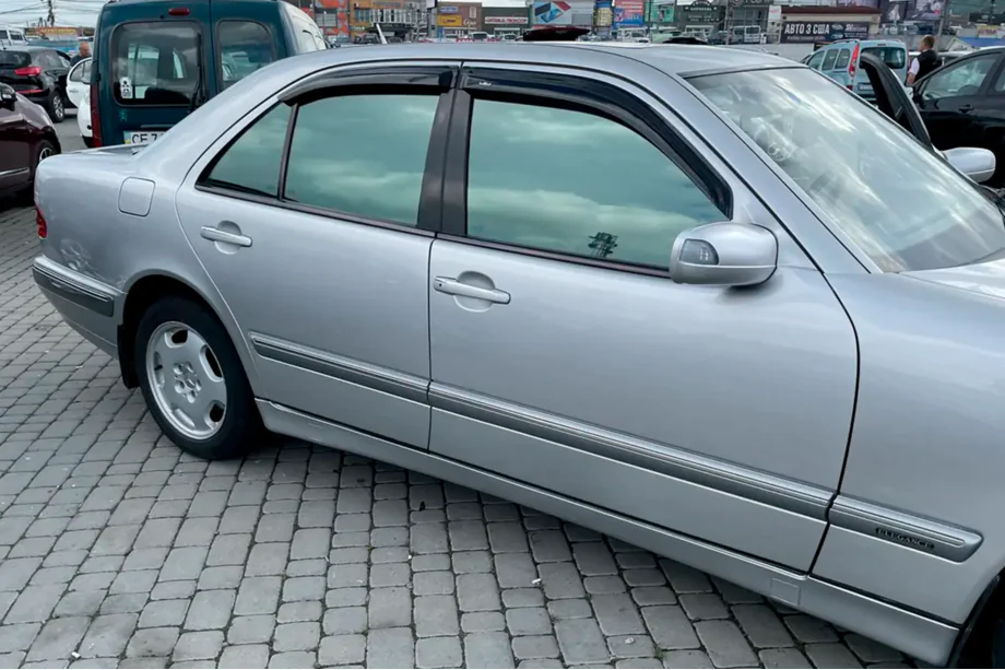 Mercedes E-class W210 1995–2002 Logu deflektori SD (4 gab., HIC) Foto 15