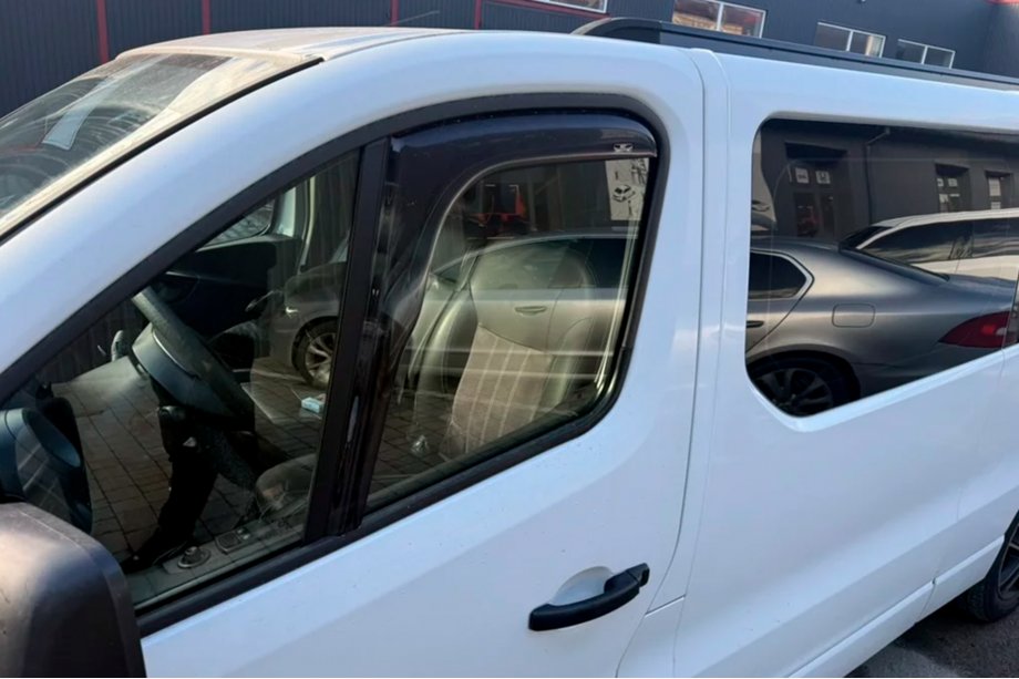 Renault Trafic 2015– Ieliekamie logu deflektori (2 gab., HIC) Image