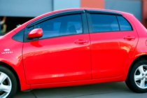 Toyota Yaris 2006–2011 Logu deflektori HB (4 gab., HIC) foto 1