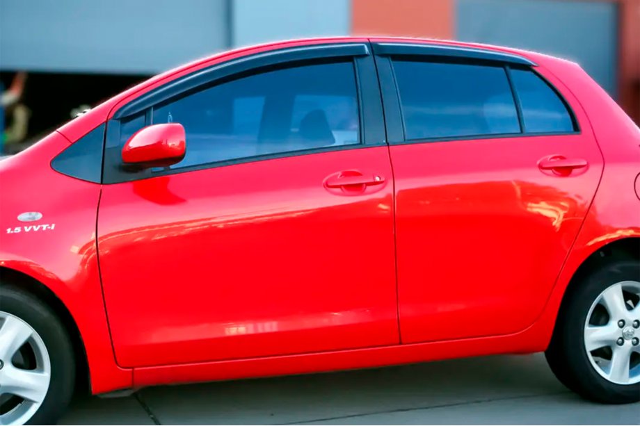 Toyota Yaris 2006–2011 Logu deflektori HB (4 gab., HIC) Image