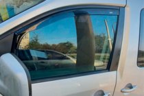 Volkswagen Caddy 2004–2010 Ieliekamie logu deflektori (2 gab., HIC) foto 8