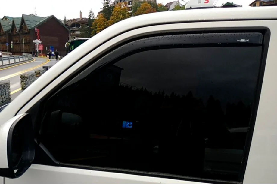 Volkswagen T5 Caravelle 2004–2010 Ieliekamie logu deflektori (2 gab., HIC) Image