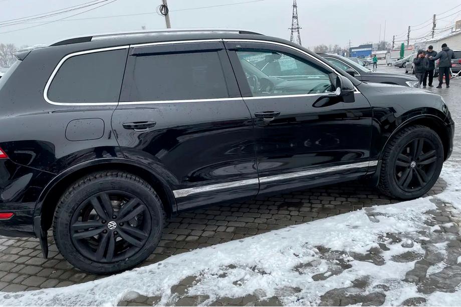 Volkswagen Touareg 2010–2018 Logu vēja deflektori ar hromētu līsti (4 gab., HIC) Foto 13