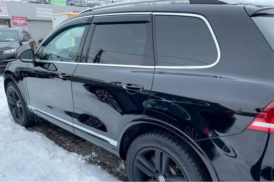 Volkswagen Touareg 2010–2018 Logu vēja deflektori ar hromētu līsti (4 gab., HIC) Foto 11