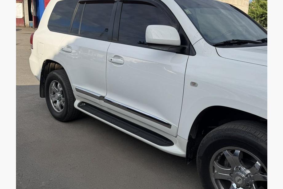 Lexus LX570/450d 2008–2022 Sānu sliekšņi ar LED (Lexus dizains 2012-2016) Melni Foto 8